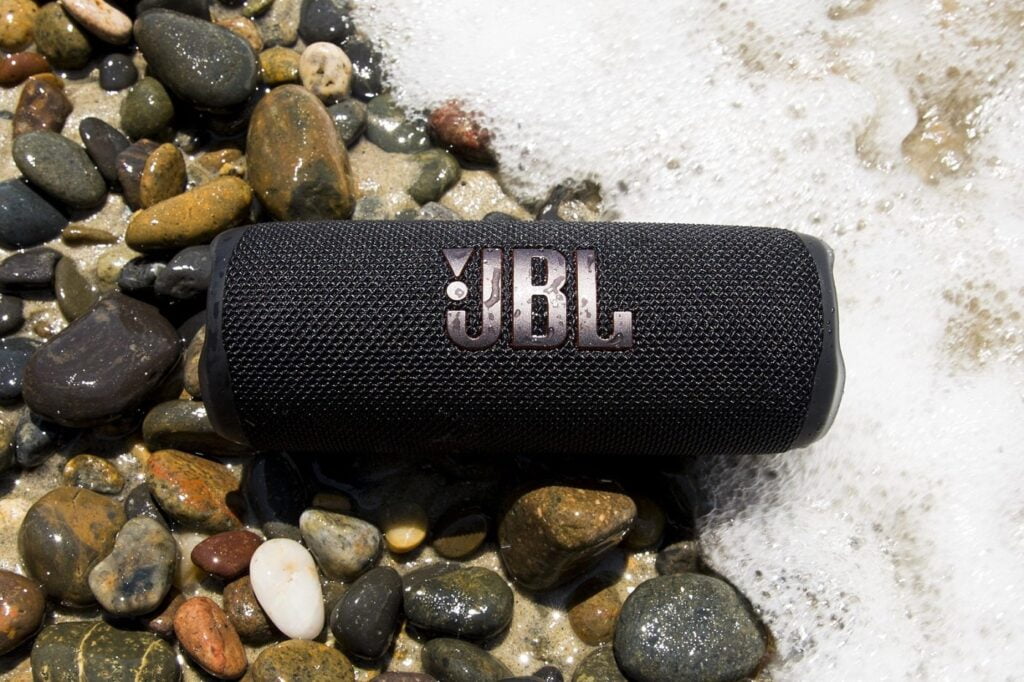 JBL Flip 6 Bluetooth speaker review - Design and construction