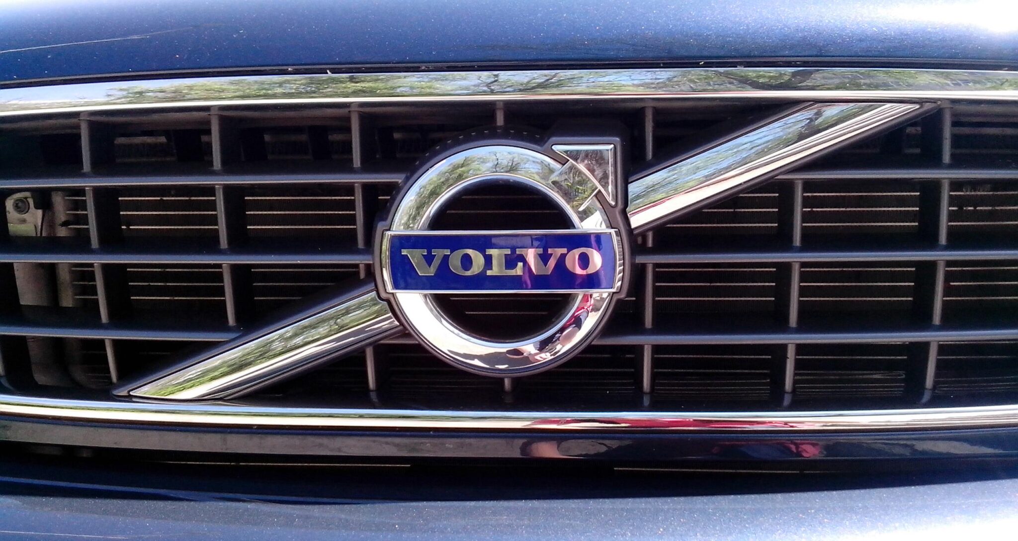 Volvo and wireless charging for electric cars