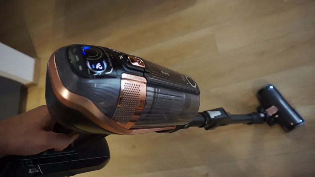 vacuum cleaner has as many as 230 Airwatts