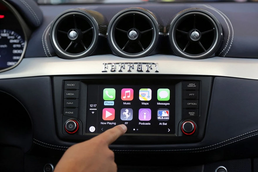 Apple CarPlay will allow you to pay for fuel