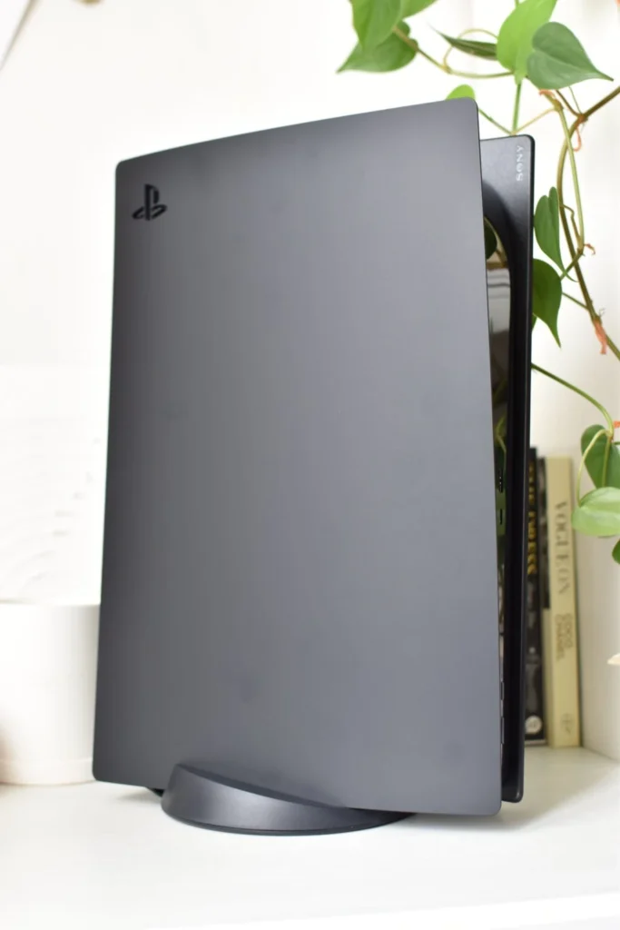 Black panels for PlayStation 5 - to replace or not to replace?