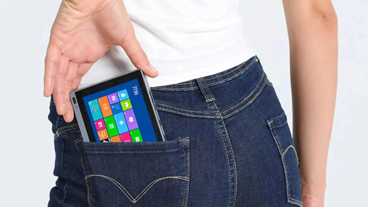 Looks like a tablet, but it’s not – Pocket PC with Windows 11