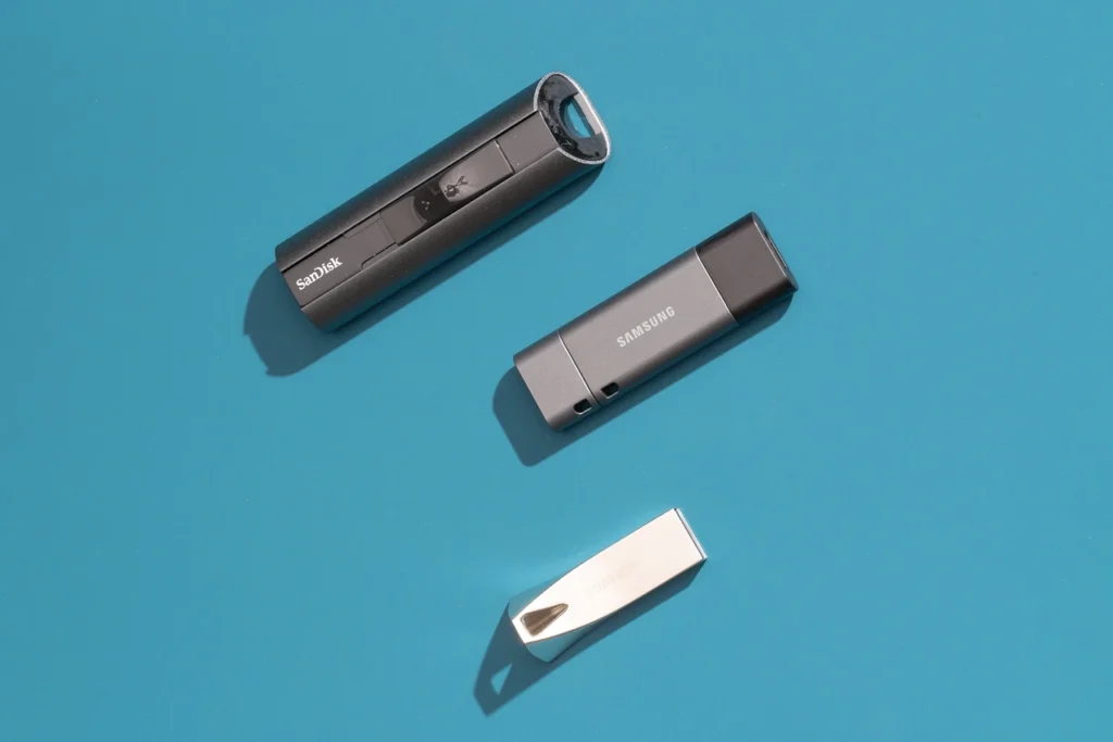 Windows 10 and 11 already require a minimum of 8 GB of data space in pendrive USB stick