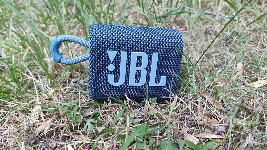 JBL GO 3 is IP67 certified - The device can be taken into the field without any obstacles