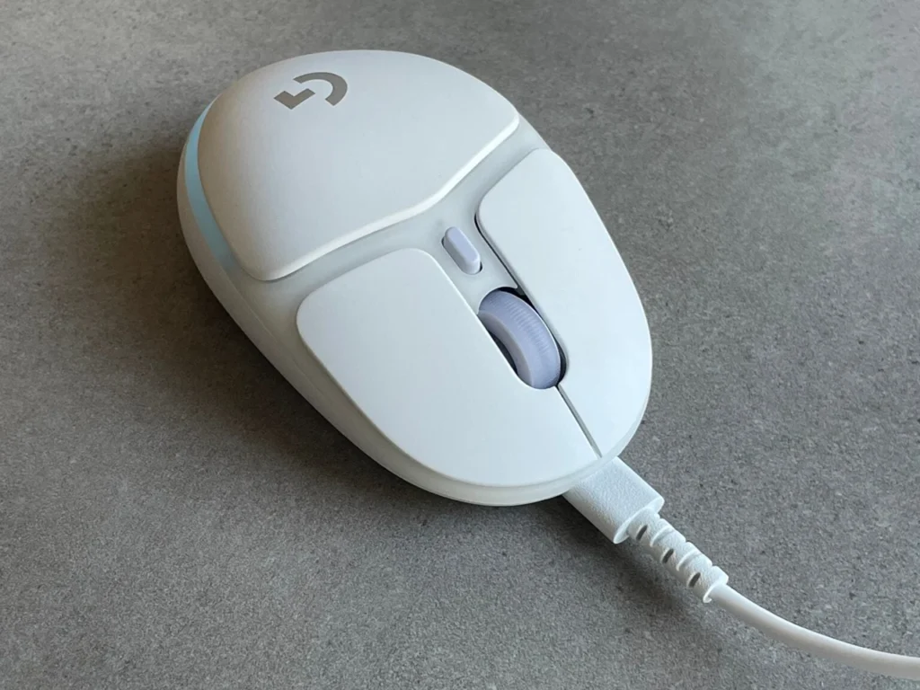 Logitech G705 - USB-C charging port on the front of the mouse
