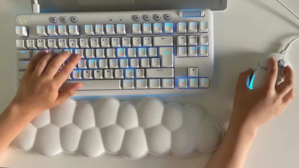 Logitech G715 wireless keyboard review