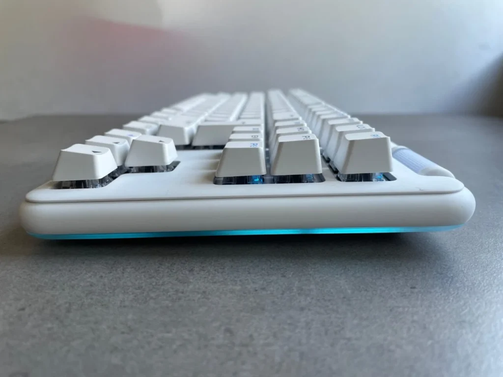 Logitech G715 keyboard Review - the spring-loaded GX Brown Tactile switches were used