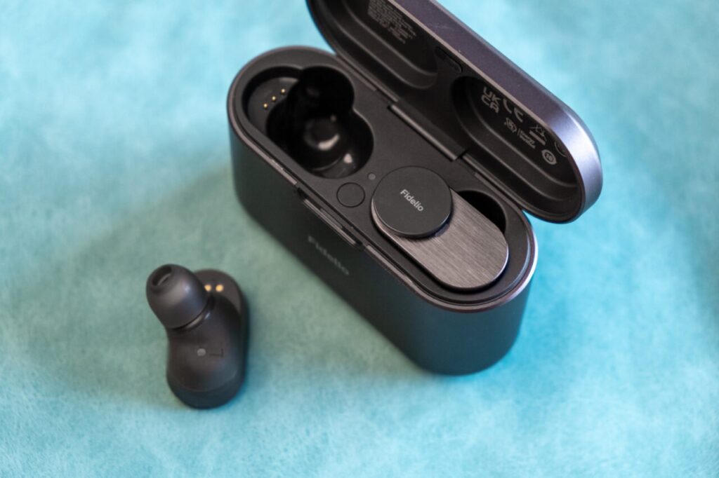 Philips Fidelio T1 headphones, one earphone in the case, the other out of it