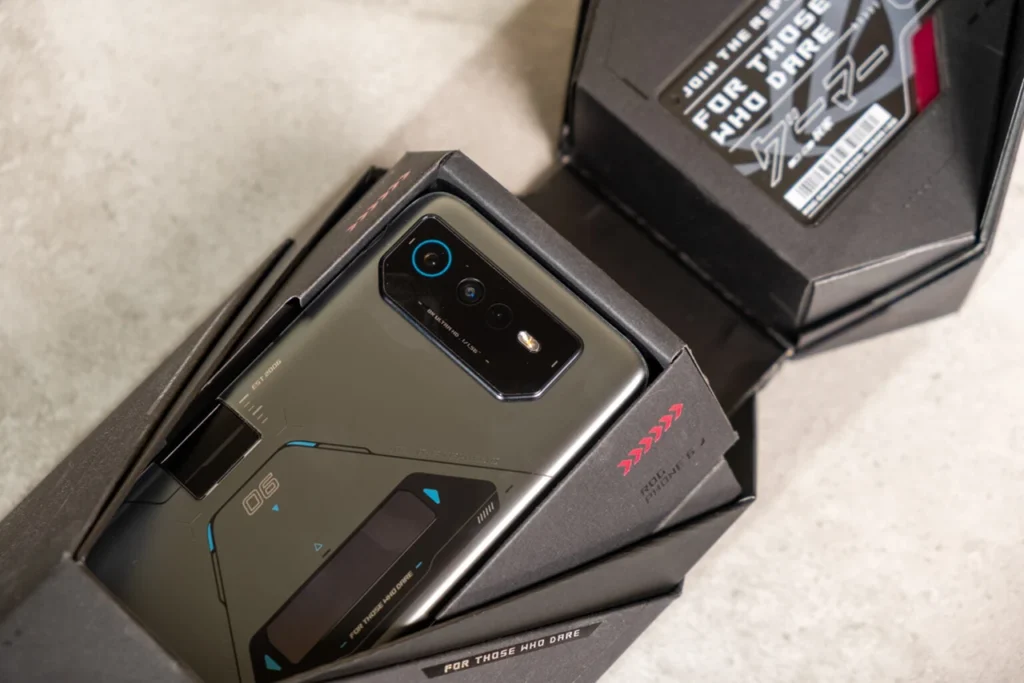 ASUS ROG Phone 6D Ultimate comes a large set of accessories