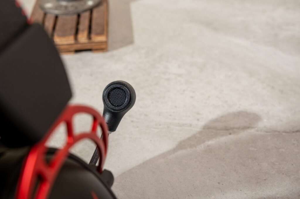 HyperX Cloud Alpha Wireless pushed the sounds of walking on wood or concrete quite forward