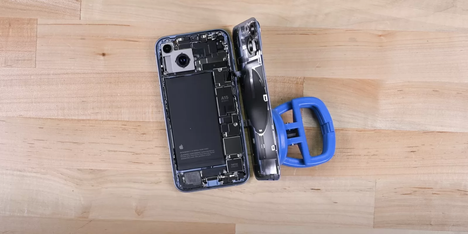 iPhone 14 Teardown - disassembly
