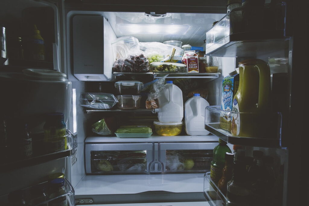 Do not put warm food in the refrigerator