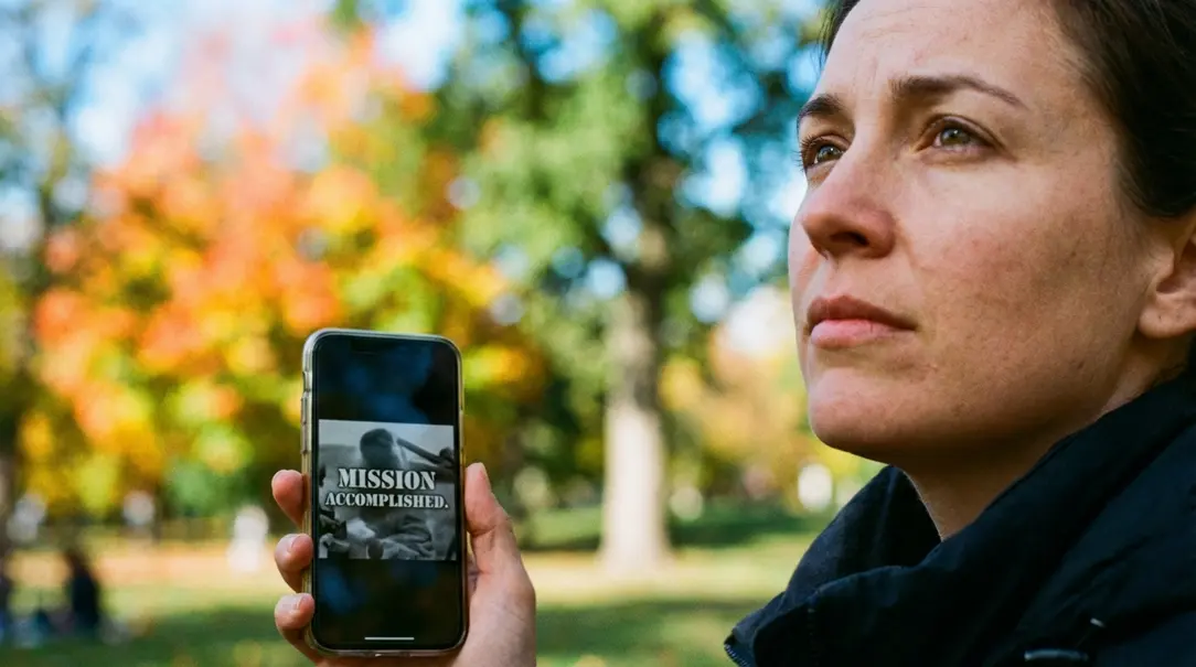 Image showing Grayscale Phone Screen Reduces Scrolling