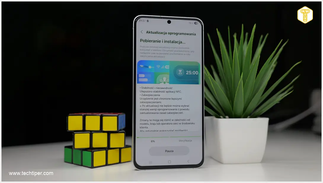 Image showing Samsung Galaxy S23 receiving software update