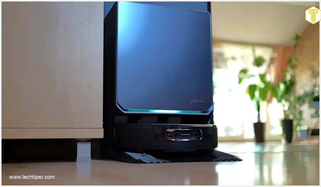 Image showing Narwal Flow 2 Robot Vacuum in a Modern Home