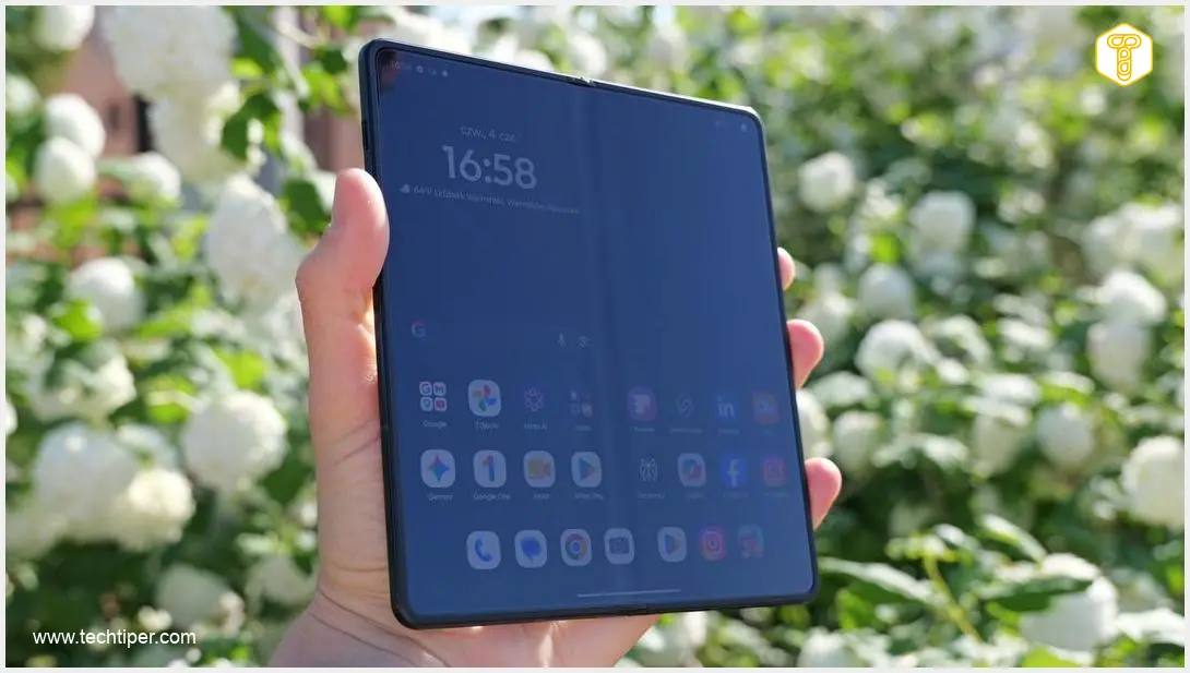 Image showing Motorola Foldable Phone Design Concept